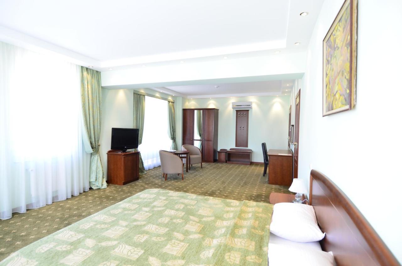 Platinum Hotel تشيسيناو المظهر الخارجي الصورة